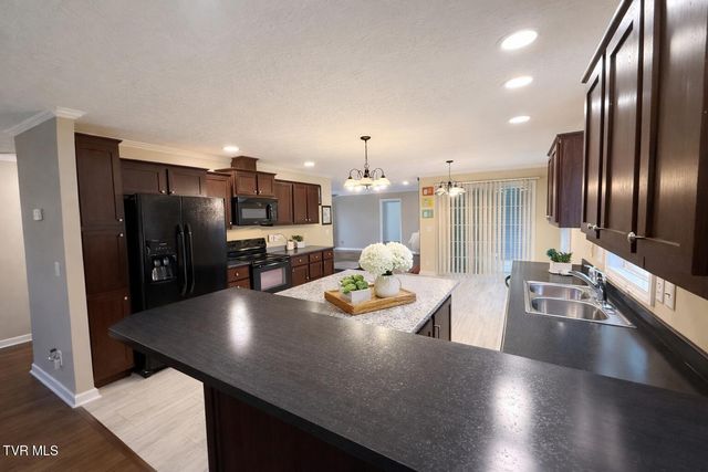 10 Unaka Drive, Mosheim, TN 37818