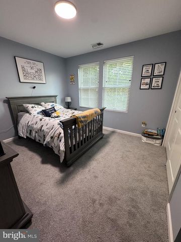 57 EVERGREEN LN, Levittown, PA 19054