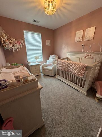 57 EVERGREEN LN, Levittown, PA 19054