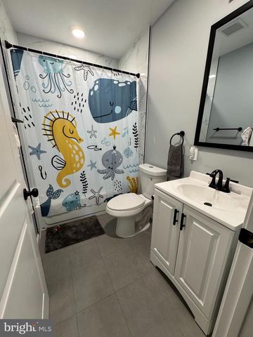 57 EVERGREEN LN, Levittown, PA 19054