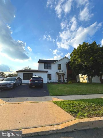 57 EVERGREEN LN, Levittown, PA 19054