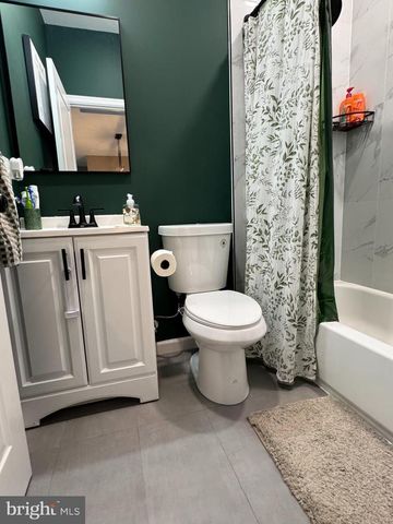 57 EVERGREEN LN, Levittown, PA 19054