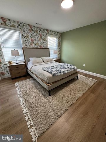 57 EVERGREEN LN, Levittown, PA 19054