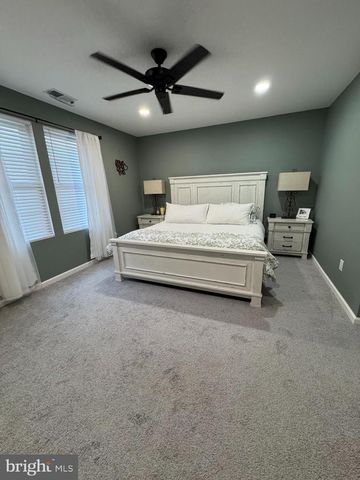 57 EVERGREEN LN, Levittown, PA 19054