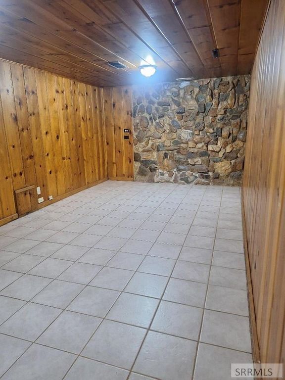 Image 11 of property listing at 98 Maplewood Avenue, Pocatello, ID 83204