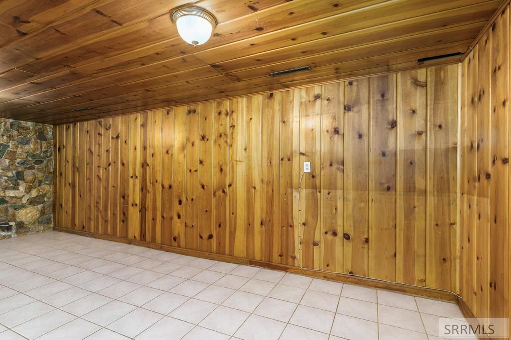 Image 75 of property listing at 98 Maplewood Avenue, Pocatello, ID 83204