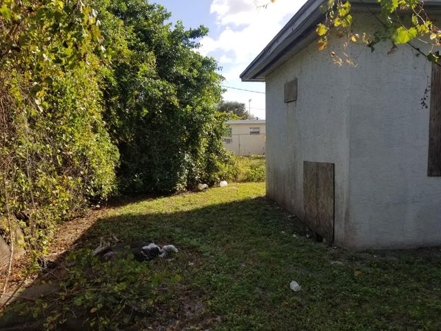 2605 NW 13th Ct, Fort Lauderdale, FL 33311