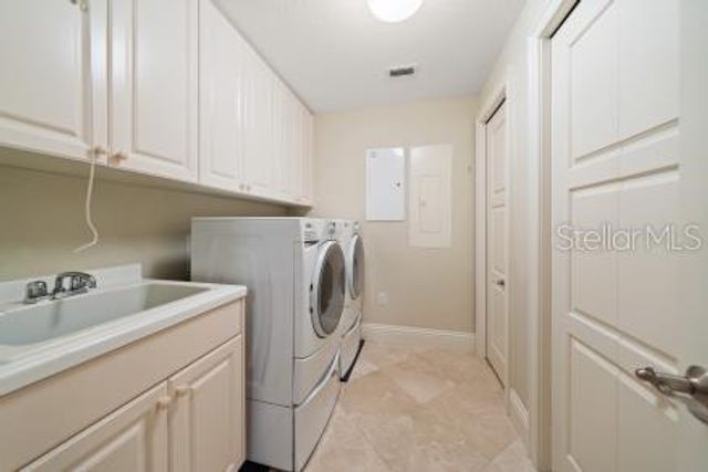 11 BAYMONT STREET 1006, Clearwater Beach, FL 33767