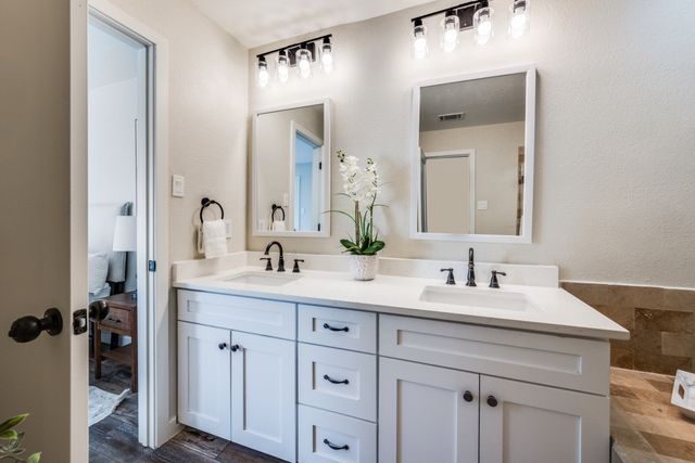 2100 Rainbow Drive 4111, Arlington, TX 76011