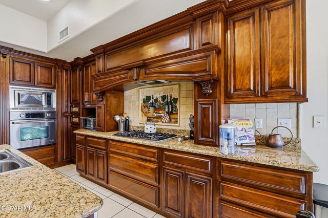 6320 FRANKLIN BLUFF Drive, El Paso, TX 79912