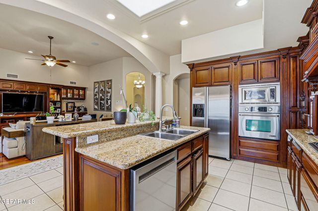 6320 FRANKLIN BLUFF Drive, El Paso, TX 79912