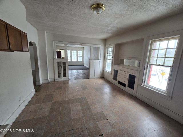 3242 Cambridge Street, Toledo, OH 43610