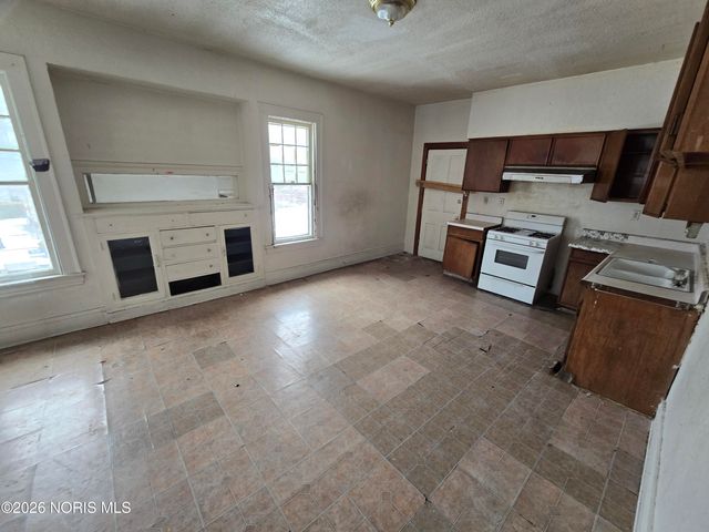 3242 Cambridge Street, Toledo, OH 43610