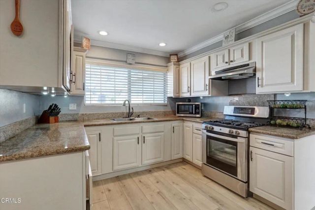 1960 Peoria Place, Oxnard, CA 93033