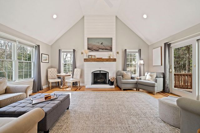 16 Farm St, Weymouth, MA 02190