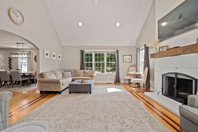 16 Farm St, Weymouth, MA 02190