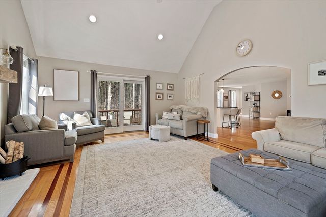 16 Farm St, Weymouth, MA 02190