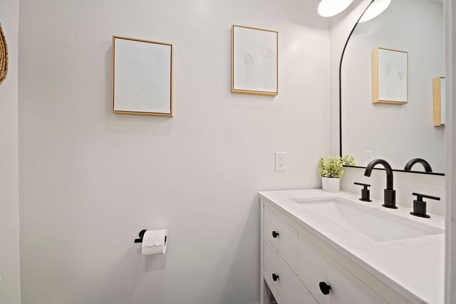 16 Farm St, Weymouth, MA 02190