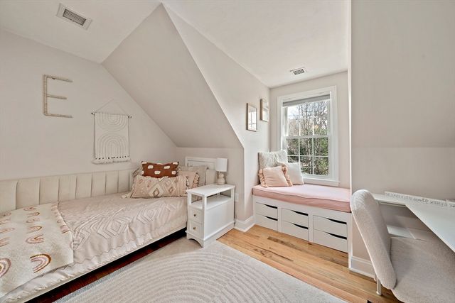 16 Farm St, Weymouth, MA 02190