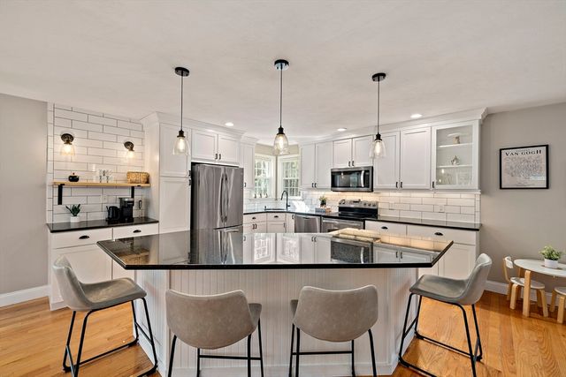 16 Farm St, Weymouth, MA 02190