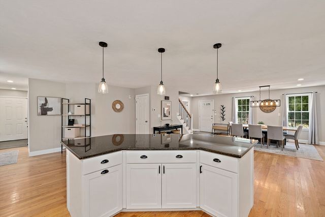 16 Farm St, Weymouth, MA 02190