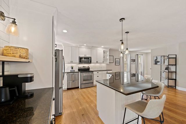 16 Farm St, Weymouth, MA 02190