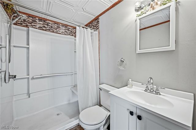 1511 Lake Front Drive, Salem, OH 44460