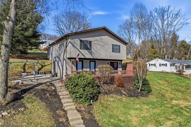 1511 Lake Front Drive, Salem, OH 44460