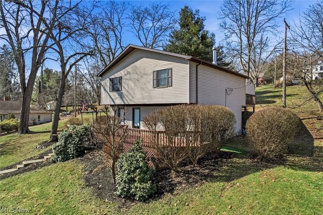 1511 Lake Front Drive, Salem, OH 44460