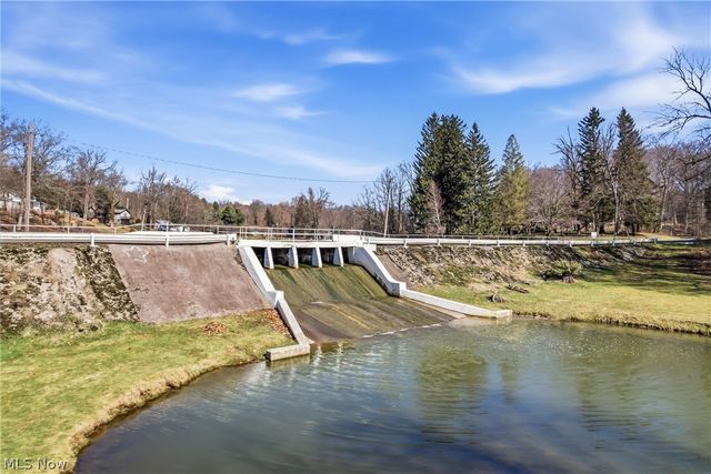 1511 Lake Front Drive, Salem, OH 44460