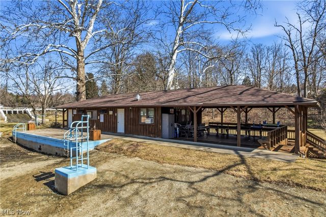 1511 Lake Front Drive, Salem, OH 44460