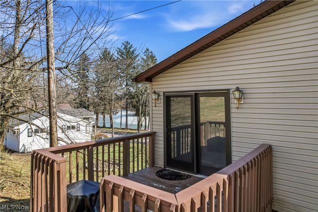 1511 Lake Front Drive, Salem, OH 44460