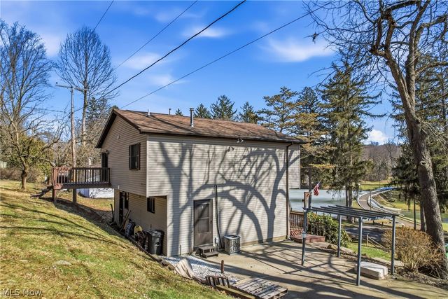 1511 Lake Front Drive, Salem, OH 44460