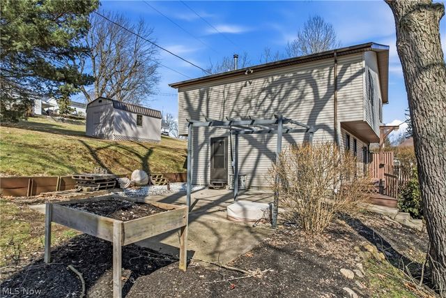 1511 Lake Front Drive, Salem, OH 44460