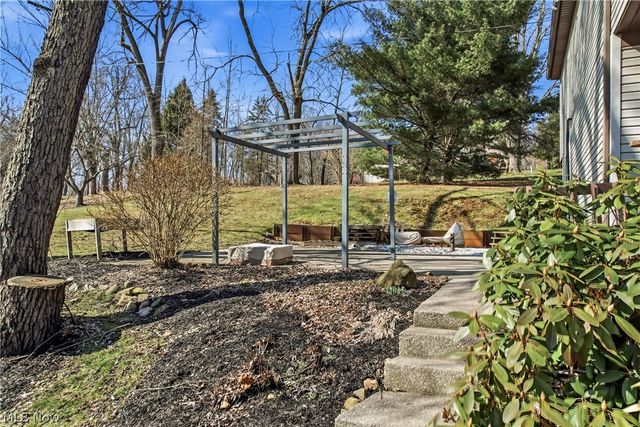 1511 Lake Front Drive, Salem, OH 44460