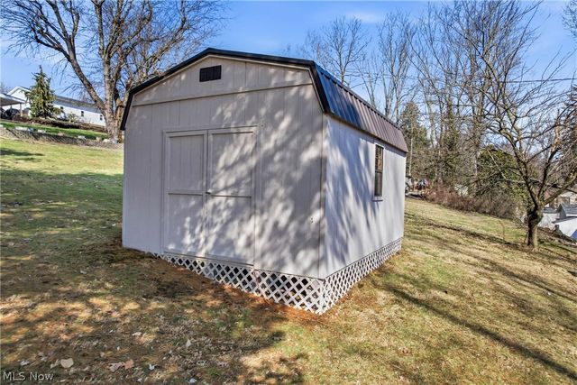 1511 Lake Front Drive, Salem, OH 44460