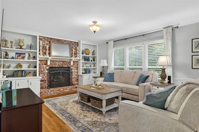 211 Nacoochee Drive, Woodstock, GA 30188