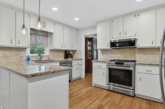 211 Nacoochee Drive, Woodstock, GA 30188