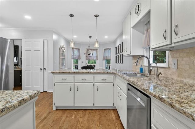 211 Nacoochee Drive, Woodstock, GA 30188