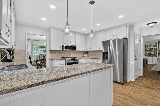211 Nacoochee Drive, Woodstock, GA 30188