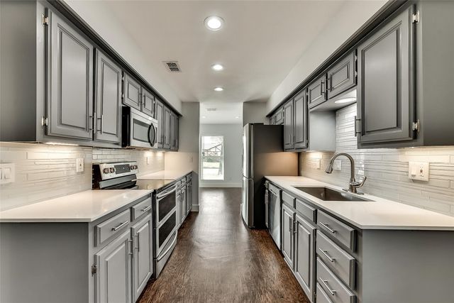 1865 Green Ridge Drive, Carrollton, TX 75007