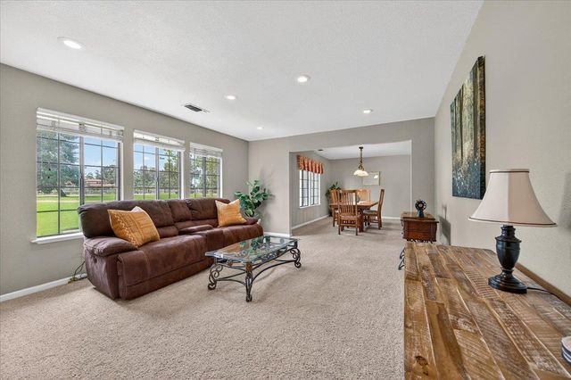 11640 E Sierra Avenue, Clovis, CA 93619