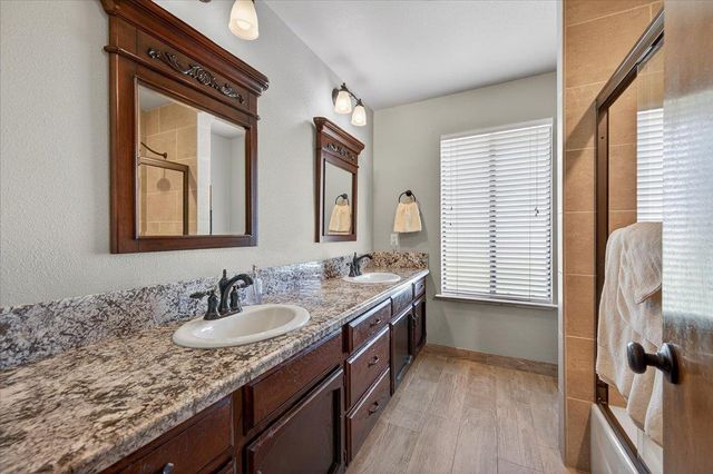11640 E Sierra Avenue, Clovis, CA 93619