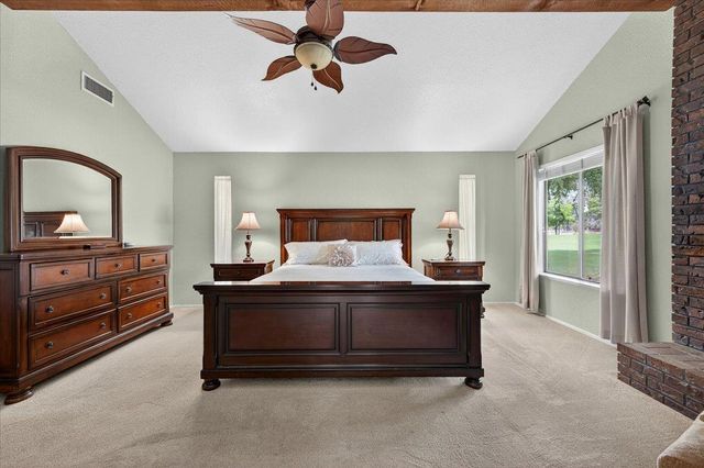11640 E Sierra Avenue, Clovis, CA 93619