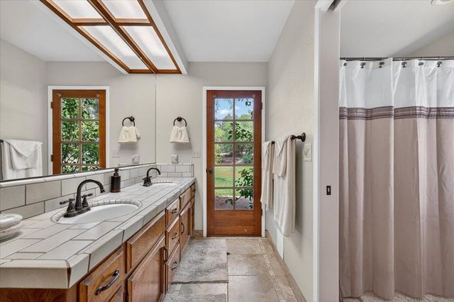 11640 E Sierra Avenue, Clovis, CA 93619