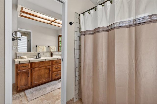 11640 E Sierra Avenue, Clovis, CA 93619