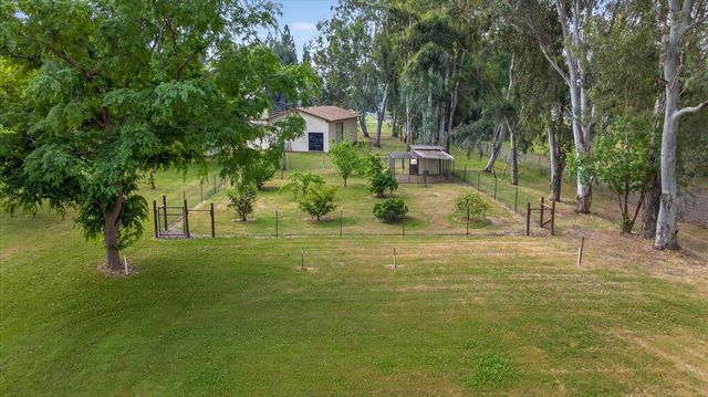 11640 E Sierra Avenue, Clovis, CA 93619