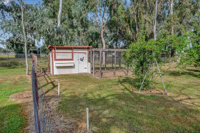 11640 E Sierra Avenue, Clovis, CA 93619