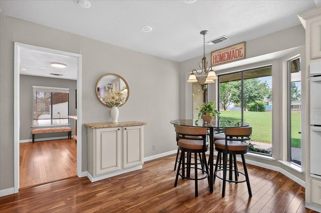 Image 19 of property listing at 11640 E Sierra Avenue, Clovis, CA 93619