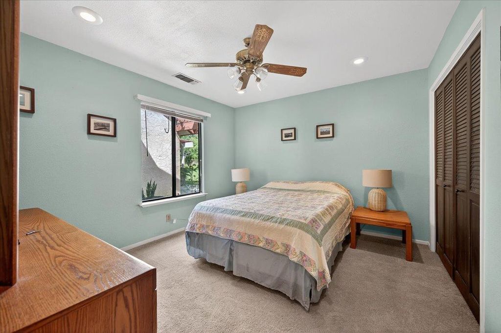 Image 22 of property listing at 11640 E Sierra Avenue, Clovis, CA 93619